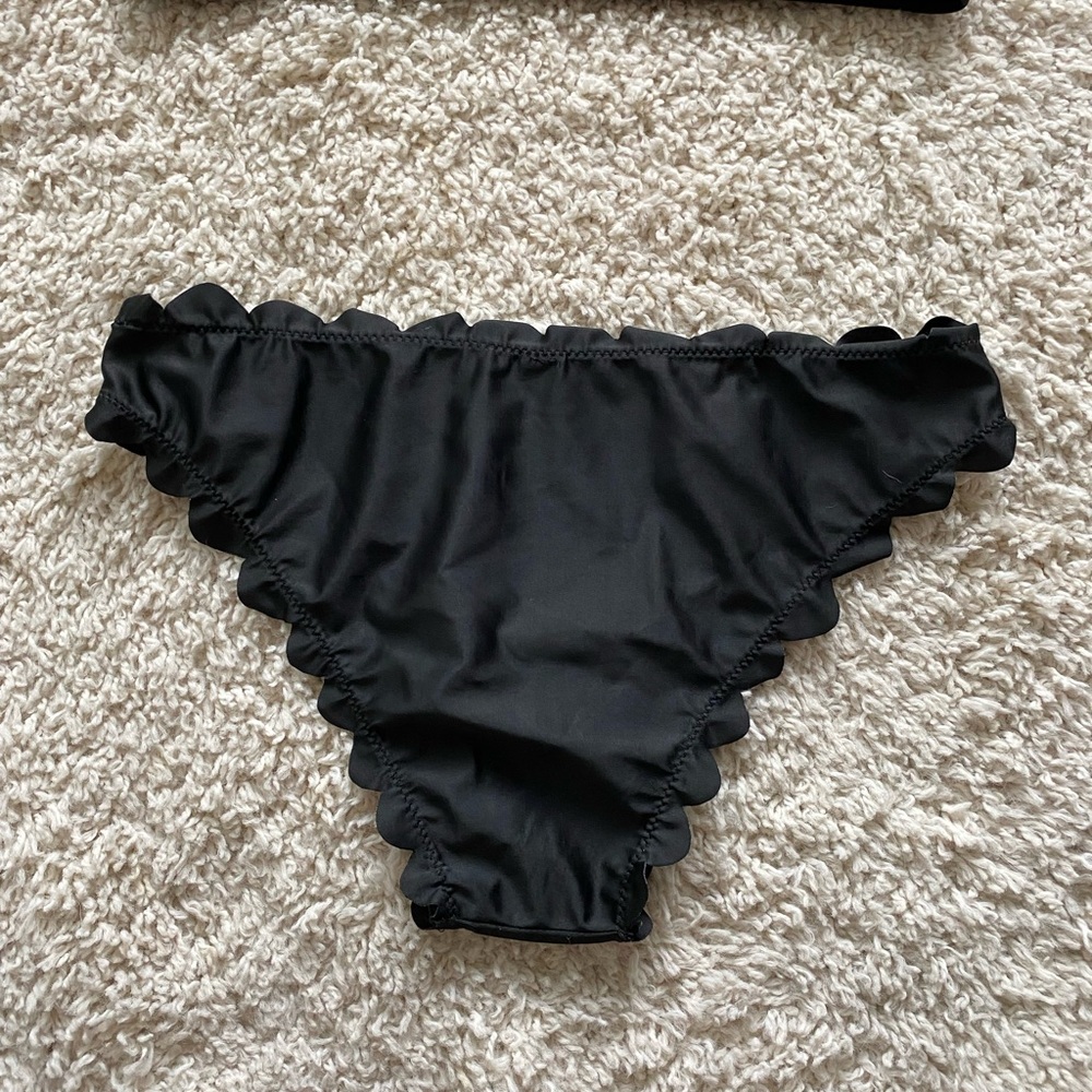 Scalloped Black Bikini - Picture 6 of 7